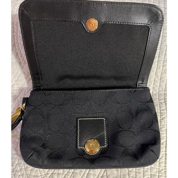 Coach Signature Black clutch - Picture 2 of 9